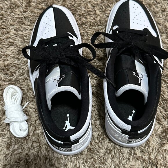 Air Jordan 1 Low SE 'Homage' Black & White for Women (SIZE 9) - Picture 6 of 7
